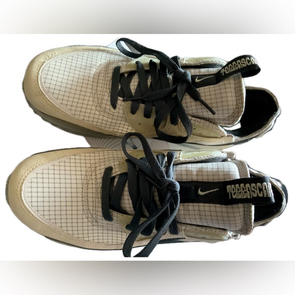 NIKES MENS SIZE 10 ‘ RARE ‘ - Picture 2 of 3